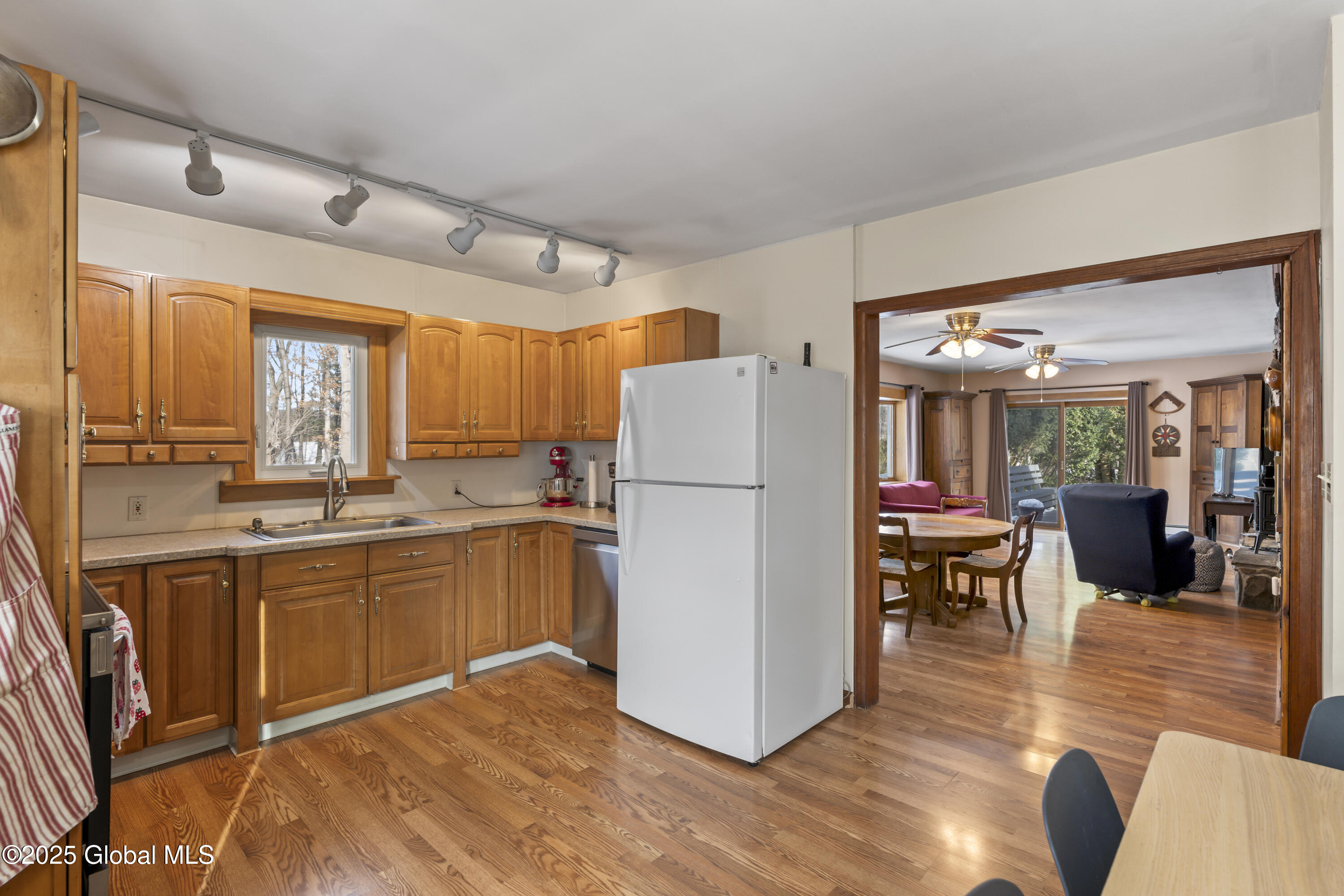 1291 Putnam Road Schenectady, NY 12306 - Photo 3 of 48 3