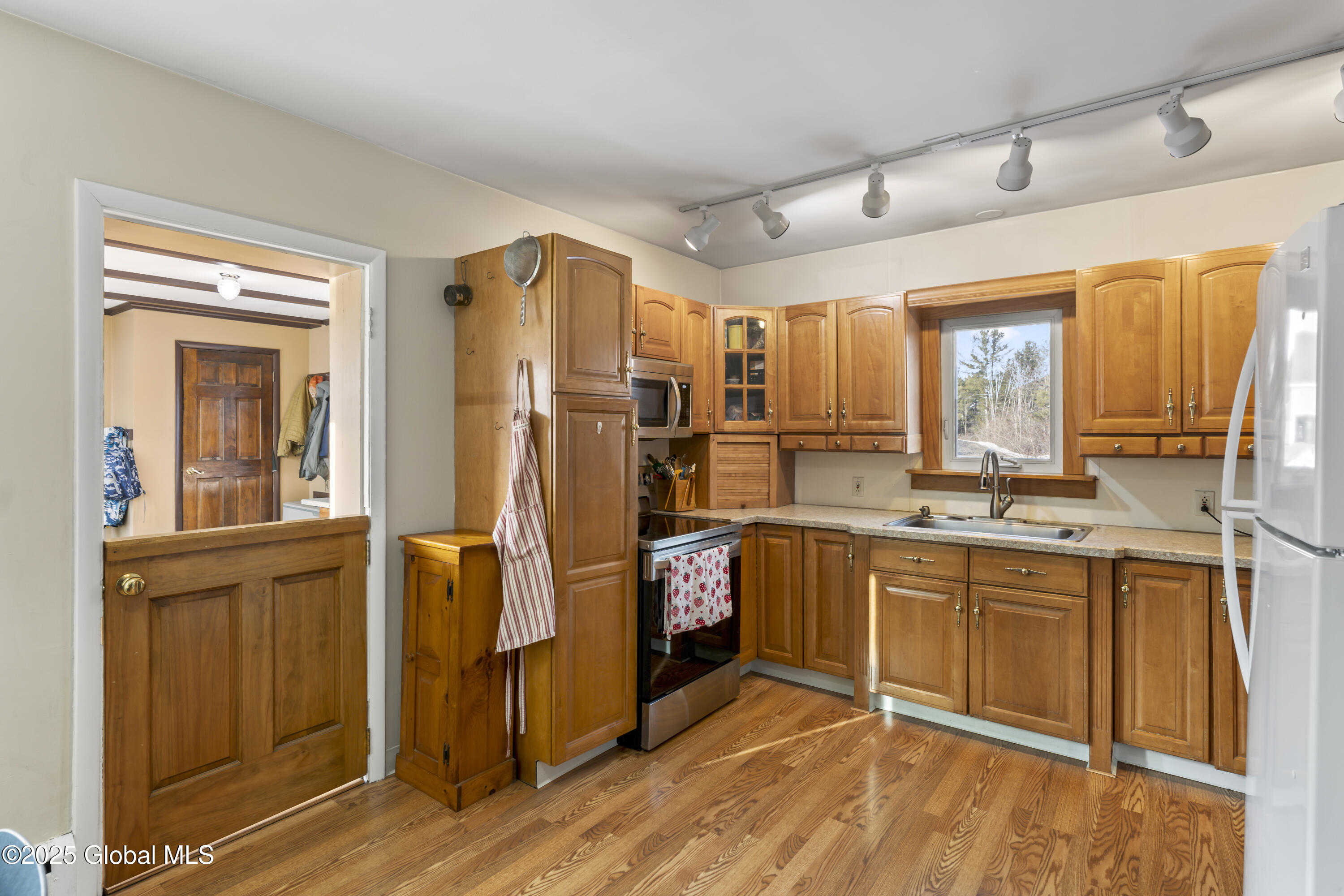 1291 Putnam Road Schenectady, NY 12306 - Photo 4 of 48 4