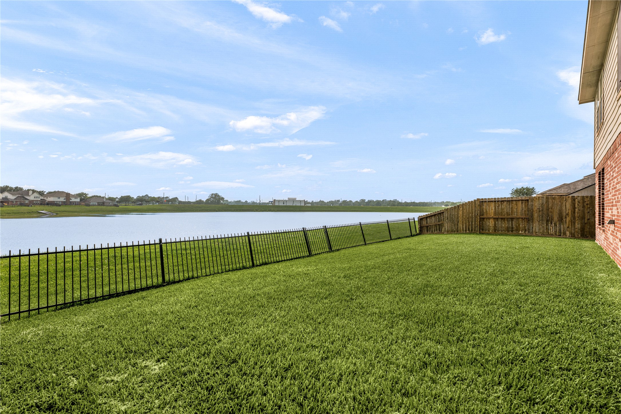 2303 Crescent Water Rosenberg, TX 77471 - Photo 3 of 31
