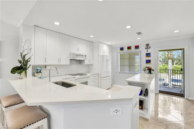 $375,000 | 7742 Emerald Circle, Unit V203, Naples, FL 34109