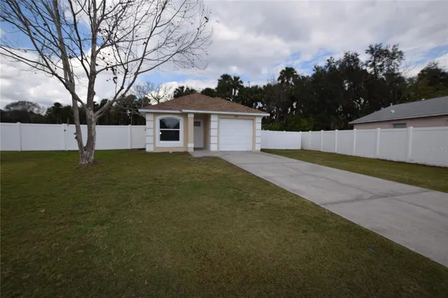 a view of a house with a yard
