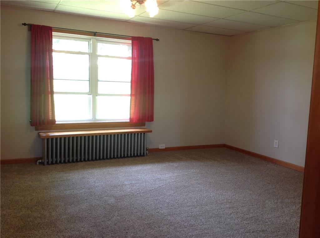 602 Friday Road Pittsburgh, PA 15209 - Photo 4 of 25 Living Room