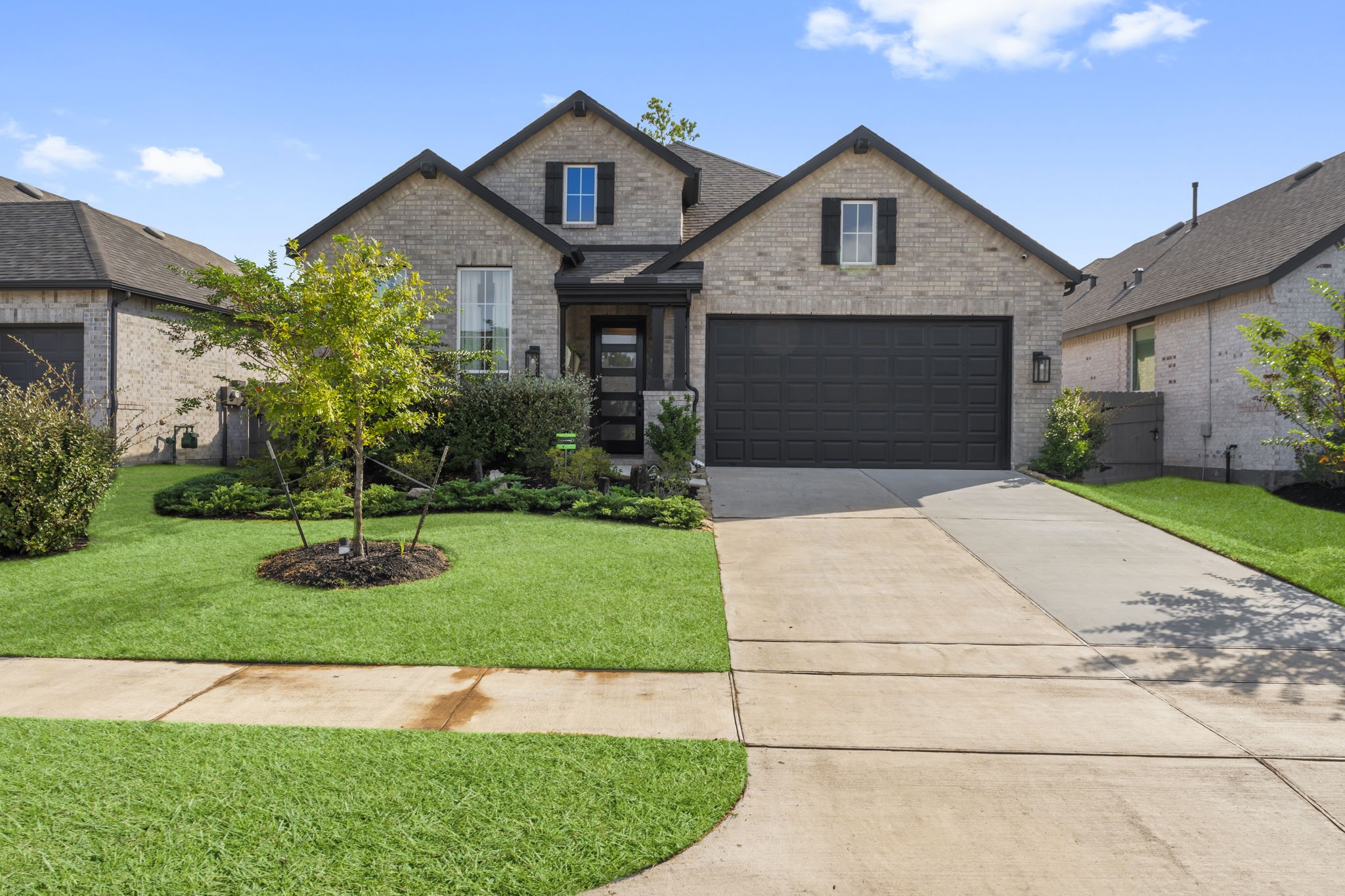 17151 Sandstone Street Conroe, TX 77302 - Photo 2 of 38 a front view of a house with a garden