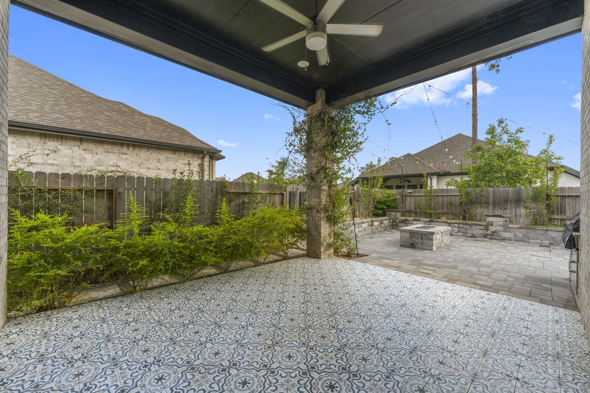17151 Sandstone Street Conroe, TX 77302 - Photo 33 of 38 a view of a patio with table and chairs under an umbrella