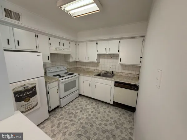 $172,000 | 5200 Hilltop Drive, Brookhaven, PA 19015