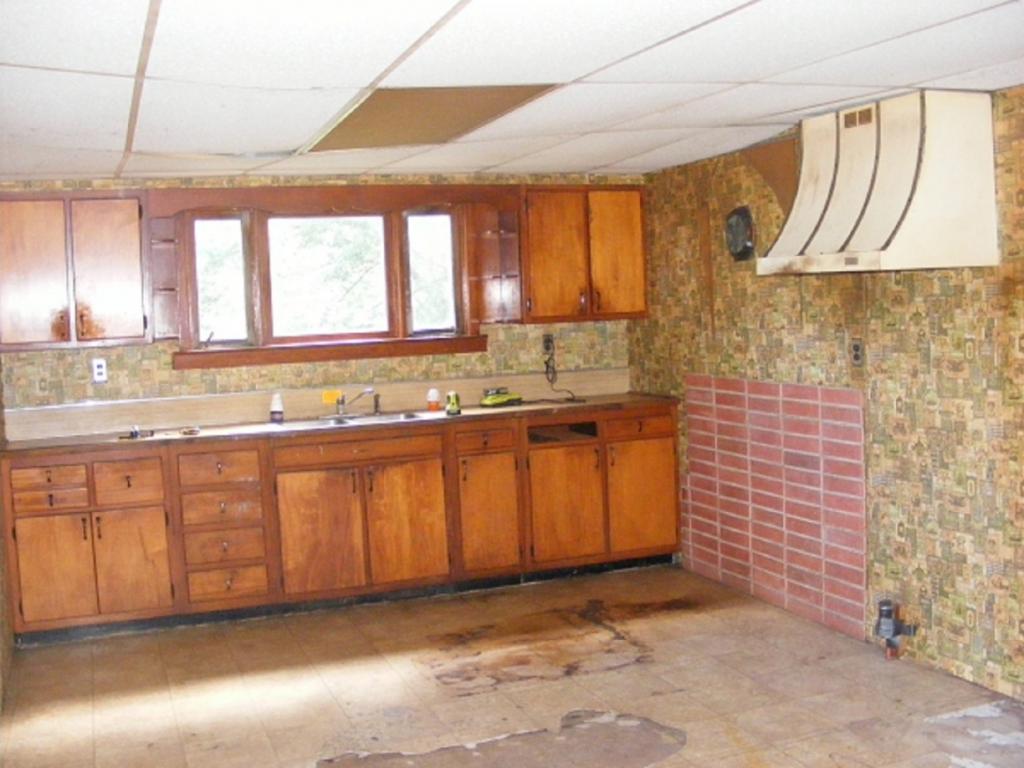 1658 Spring Street Great Bend, PA 18821 - Photo 8 of 11