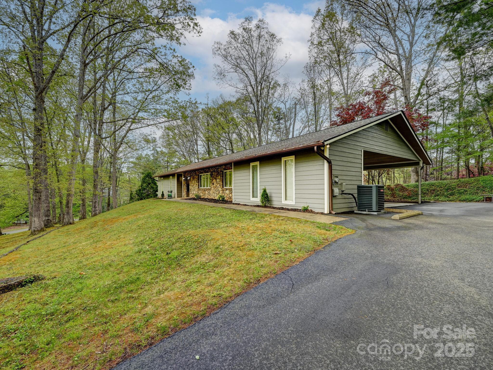 4 Highlander Road Asheville, NC 28804 - Photo 3 of 36 Gallery Image 3