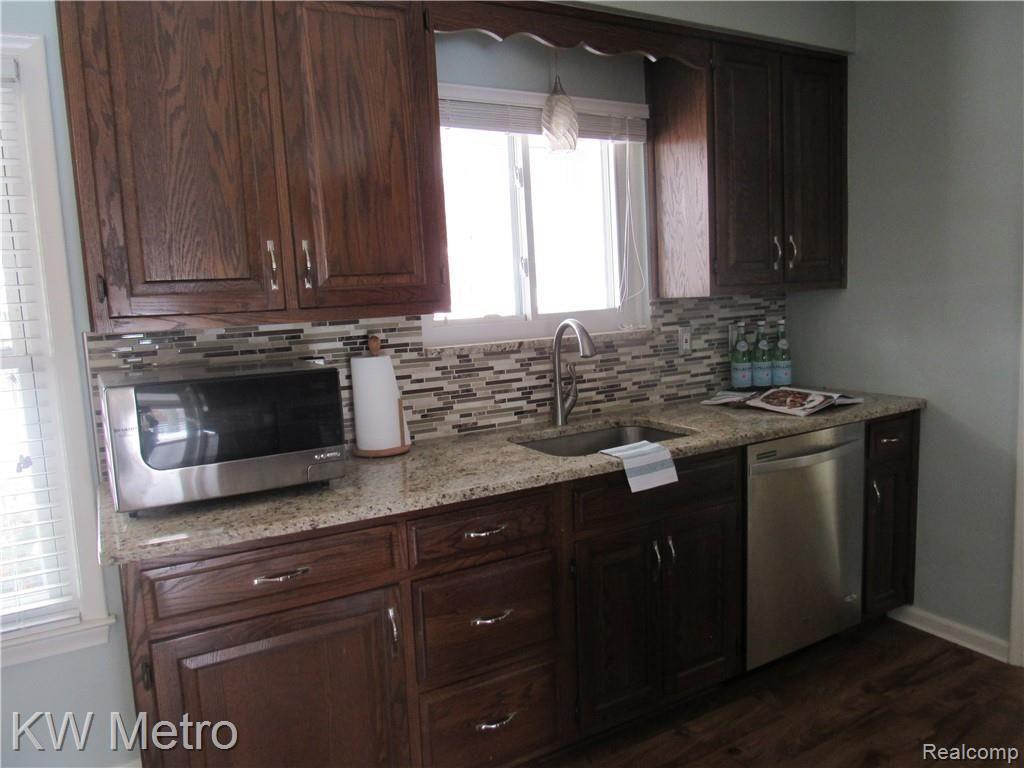 28240 Quail Hollow Road Farmington Hills, MI 48331 - Photo 10 of 22