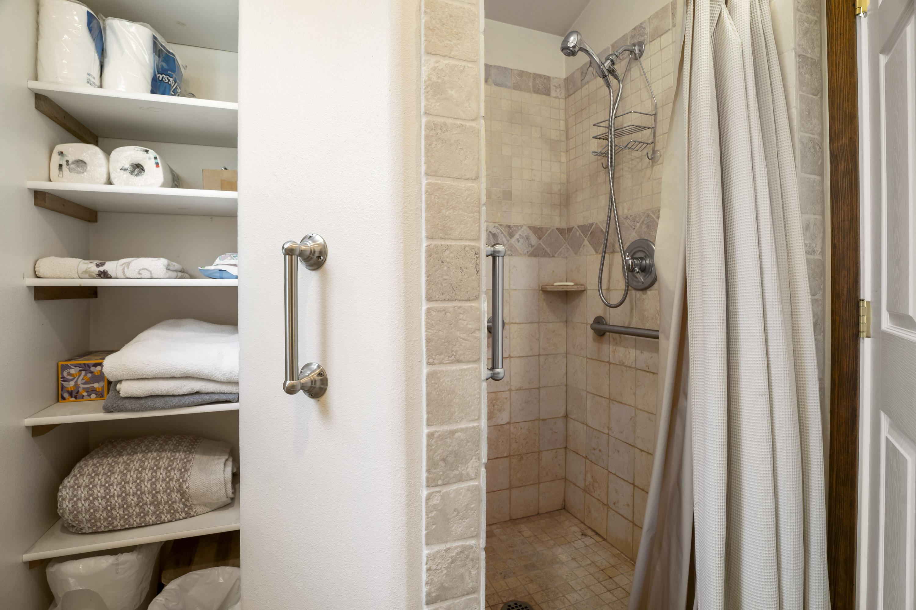 51445 Ash Road La Pine, OR 97739 - Photo 18 of 50 2nd en-suite