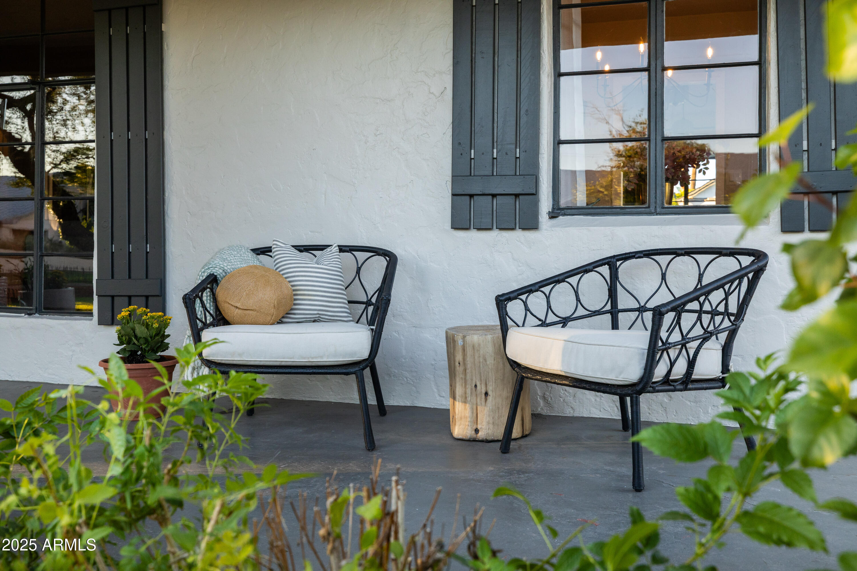 126 West Coronado Road Phoenix, AZ 85003 - Photo 7 of 60 a view of a chairs and table in the patio