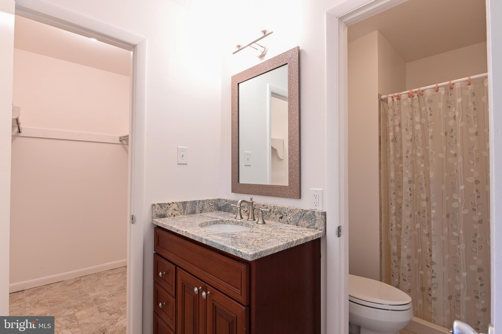 1960 Valley Road Annapolis, MD 21401 - Photo 23 of 45 Upstairs in-suite bathroom