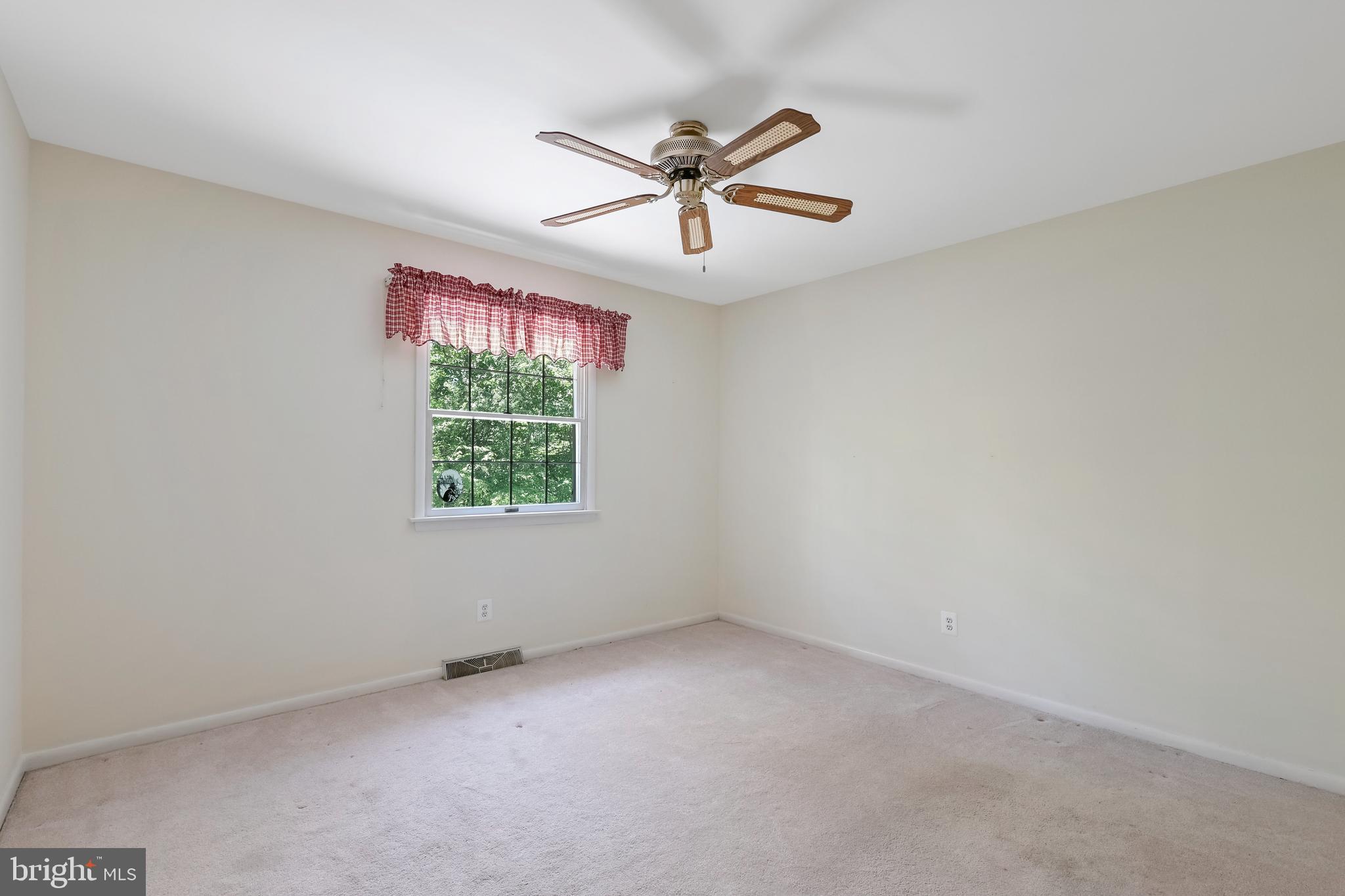 1960 Valley Road Annapolis, MD 21401 - Photo 28 of 45 Third bedroom