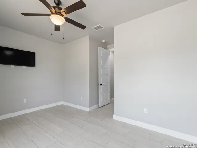 $2,750 | 132 West Medium Meadow Drive, Lytle, TX 78052