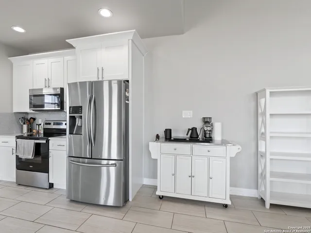 $2,750 | 132 West Medium Meadow Drive, Lytle, TX 78052