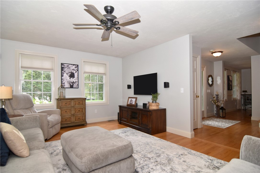 106 Tower Hill Road Cumberland, RI 02864 - Photo 4 of 36