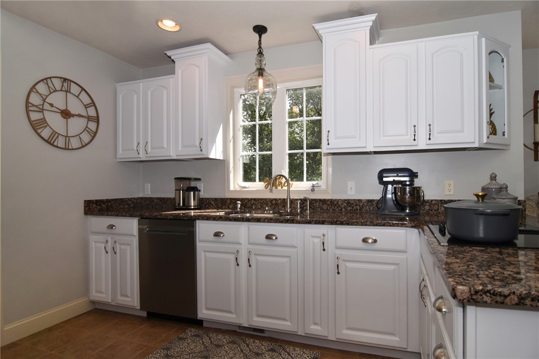 106 Tower Hill Road Cumberland, RI 02864 - Photo 5 of 36