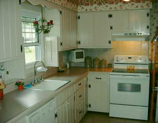 113 Main Street Irwin, PA 15642 - Photo 3 of 8 Kitchen.