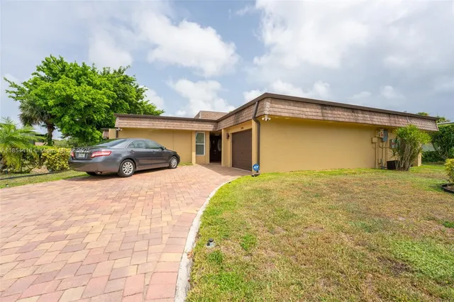 $5,000 | 5706 South Travelers Palm Lane, Tamarac, FL 33319
