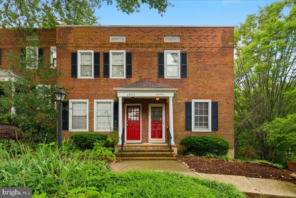 $3,300 | 4825 28th Street South, Unit A, Arlington, VA 22206