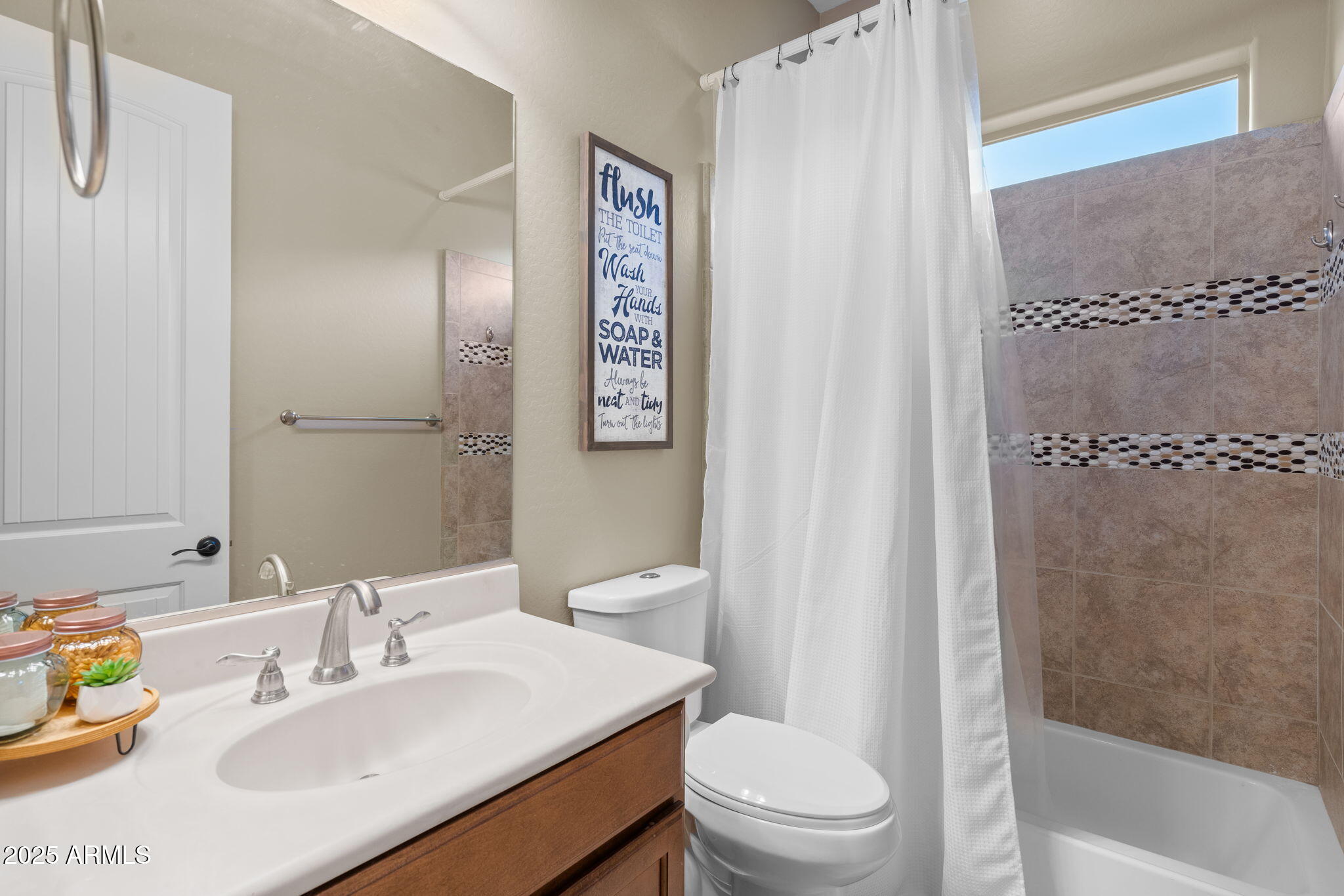 3781 East Chestnut Lane Gilbert, AZ 85298 - Photo 33 of 89 Guest Bath 3