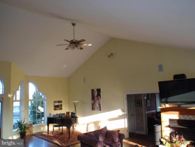 2855 Red Gate Road Boyce, VA 22620 - Photo 12 of 29 Living Room