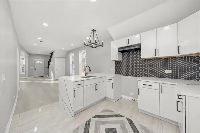 $285,000 | 24 East 99th Place, Chicago, IL 60628