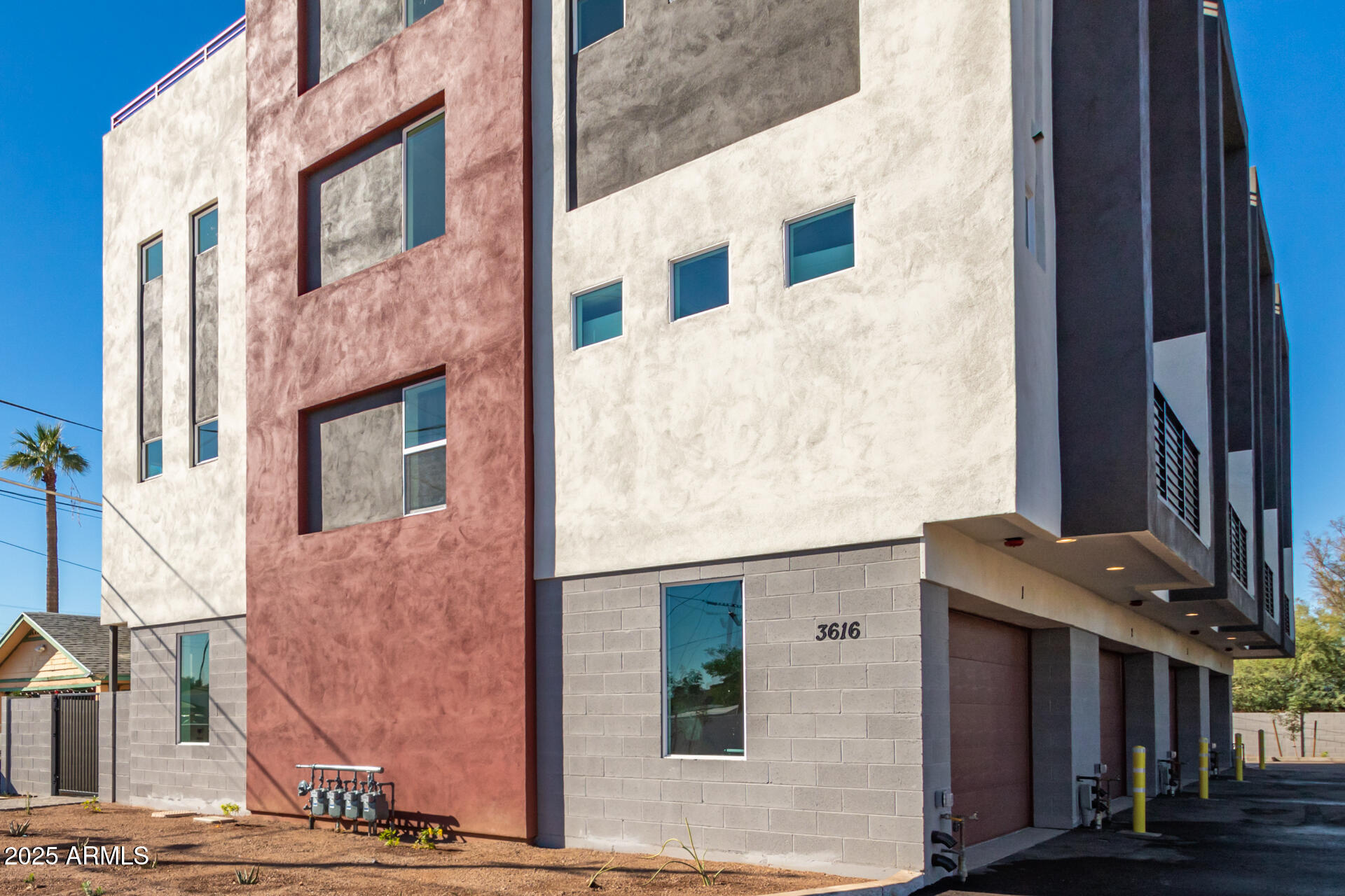 3616 North 12th Street Phoenix, AZ 85014 - Photo 5 of 25 a brick building with a large windows