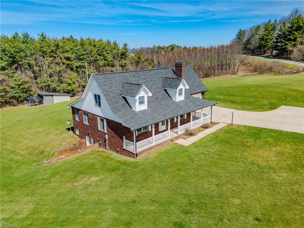 11325 Glade Valley Road Ennice, NC 28623 - Photo 4 of 43