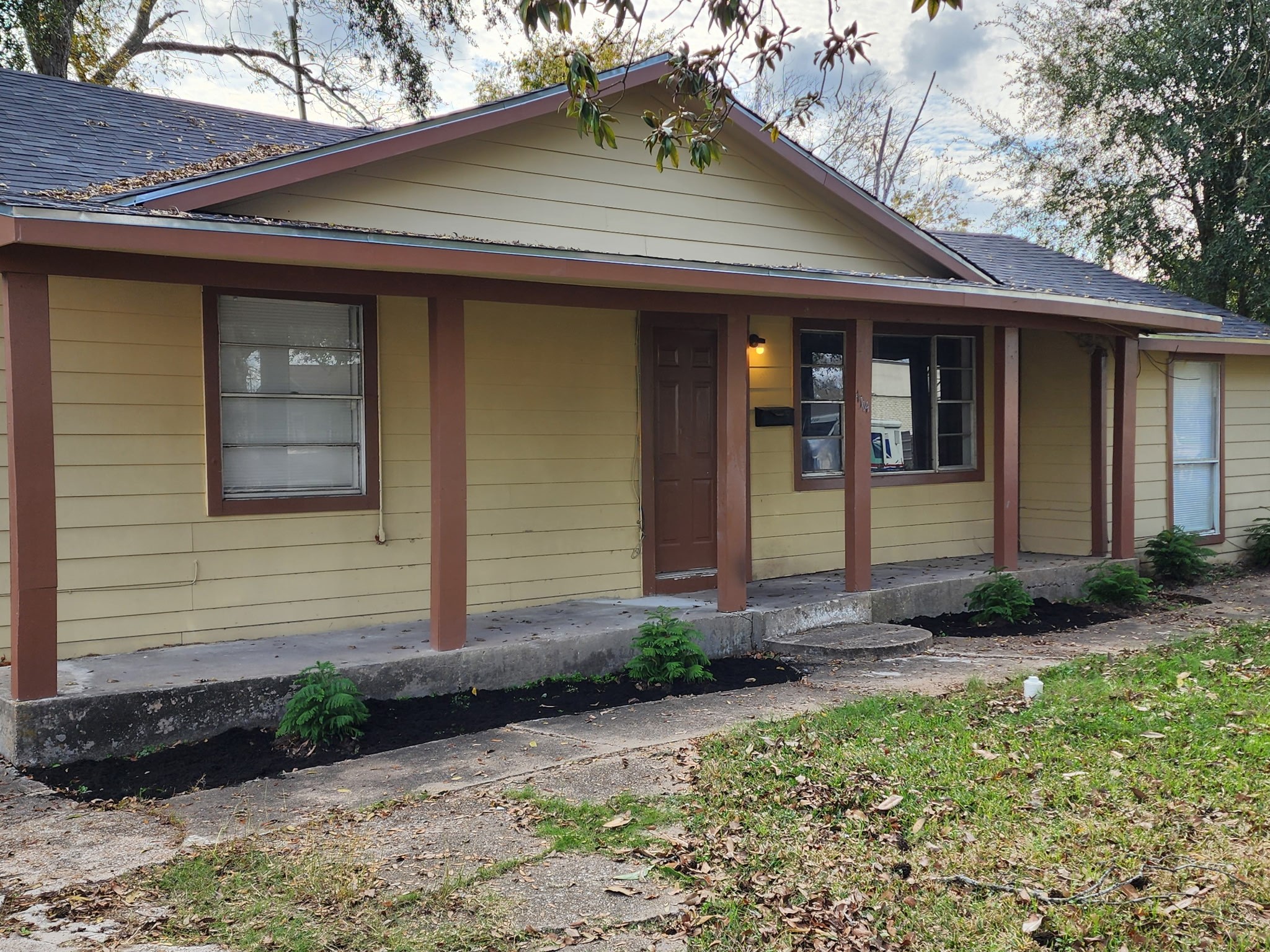 4114 Mallow Street Houston, TX 77051 - Photo 1 of 8 Front