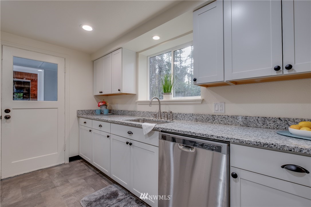 2469 Rocky Point Road Northwest Bremerton, WA 98312 - Photo 14 of 25 Gallery Image 14