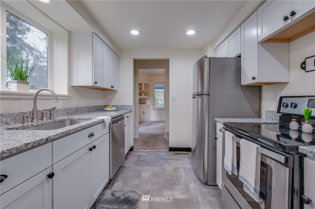 2469 Rocky Point Road Northwest Bremerton, WA 98312 - Photo 15 of 25 Gallery Image 15