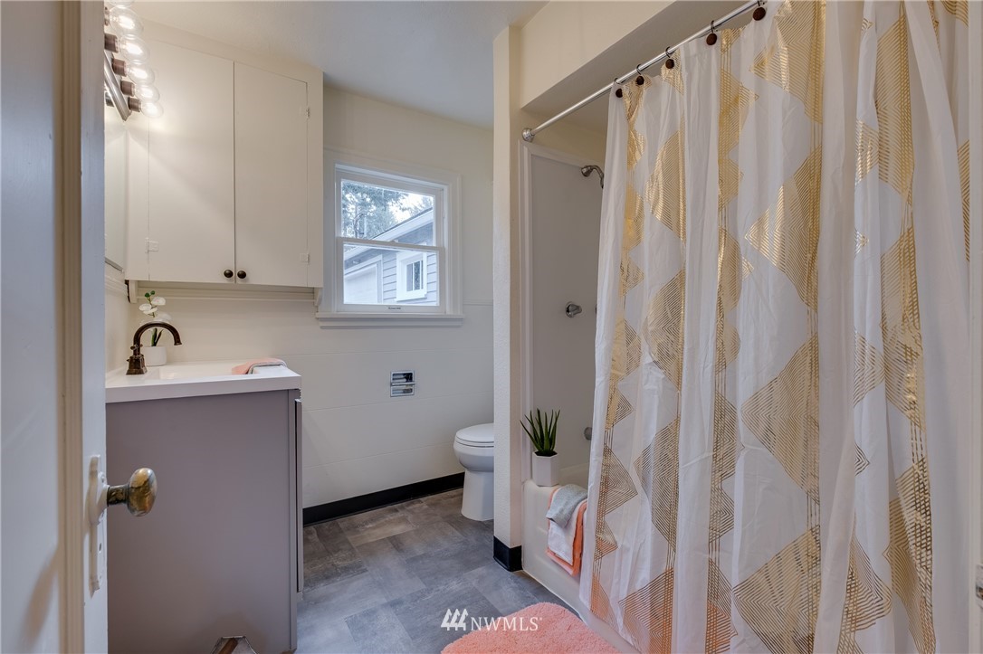 2469 Rocky Point Road Northwest Bremerton, WA 98312 - Photo 19 of 25 Gallery Image 19
