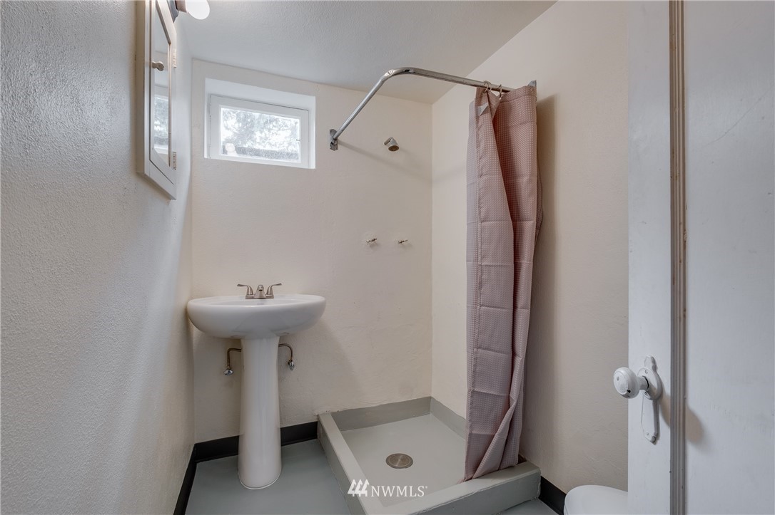 2469 Rocky Point Road Northwest Bremerton, WA 98312 - Photo 21 of 25 Gallery Image 21