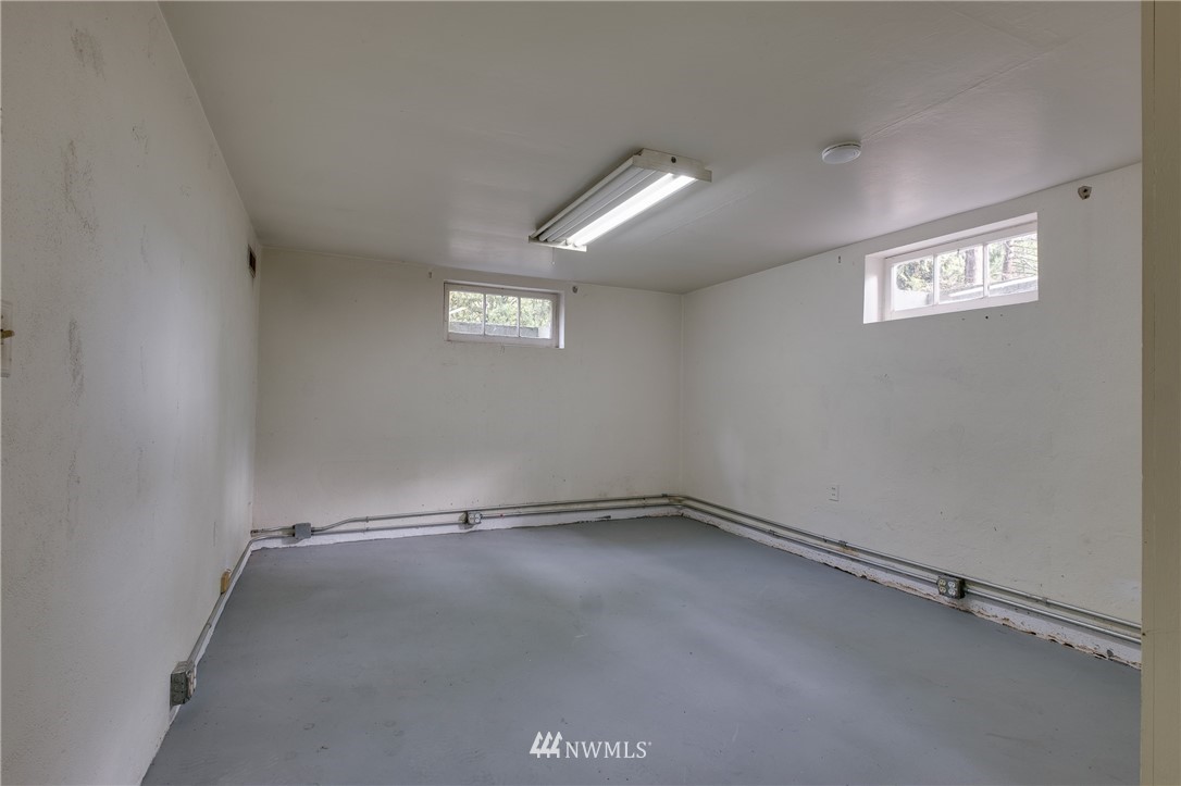 2469 Rocky Point Road Northwest Bremerton, WA 98312 - Photo 23 of 25 Gallery Image 23