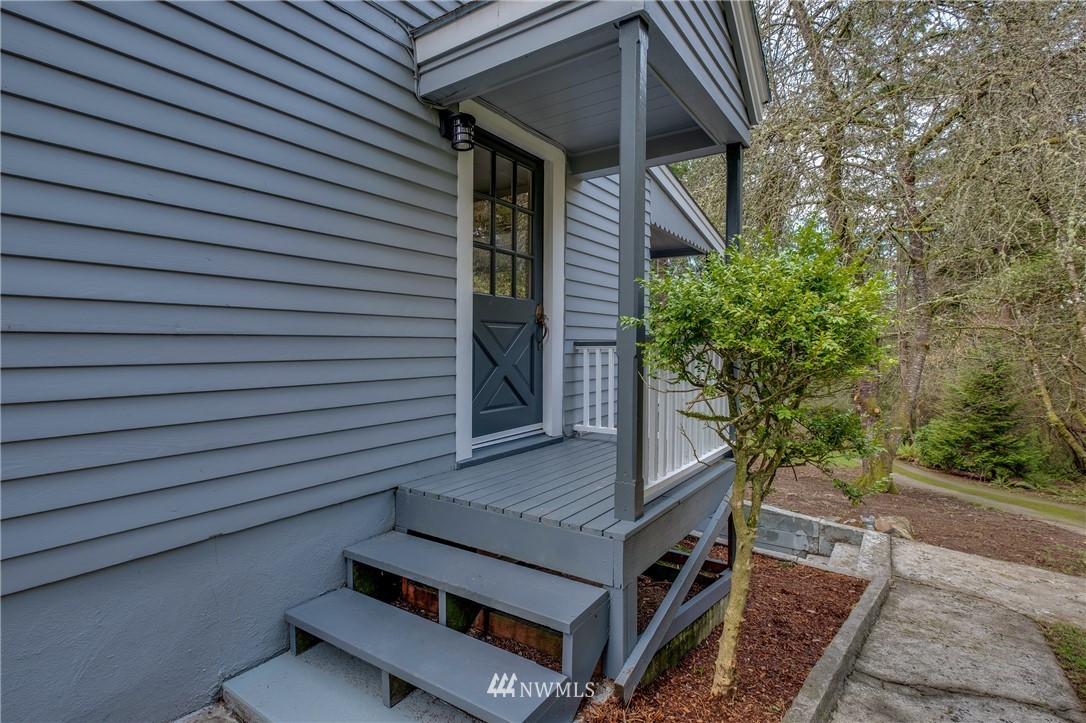 2469 Rocky Point Road Northwest Bremerton, WA 98312 - Photo 7 of 25 Gallery Image 7