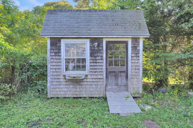 $1,445,000 | 22 Oklahoma Avenue, Vineyard Haven, MA 02568