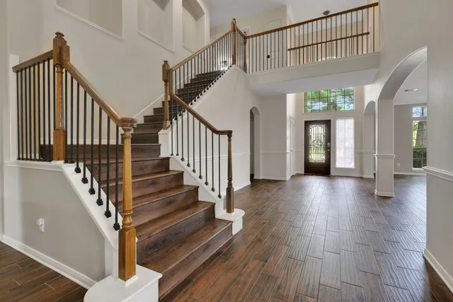 a view of entryway with wooden floor