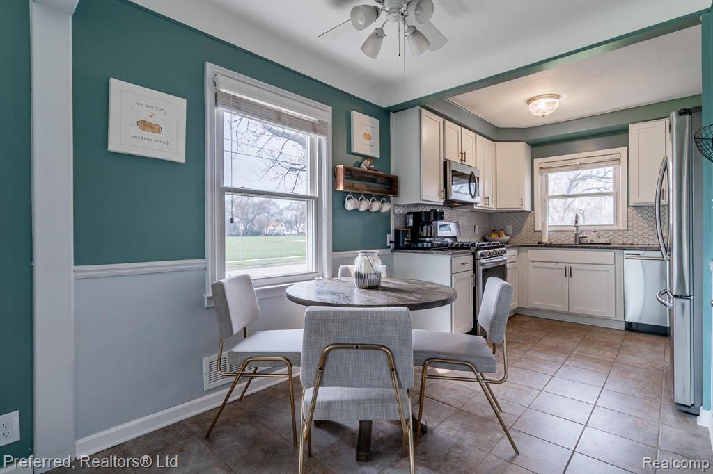3432 Chester Road Royal Oak, MI 48073 - Photo 7 of 32