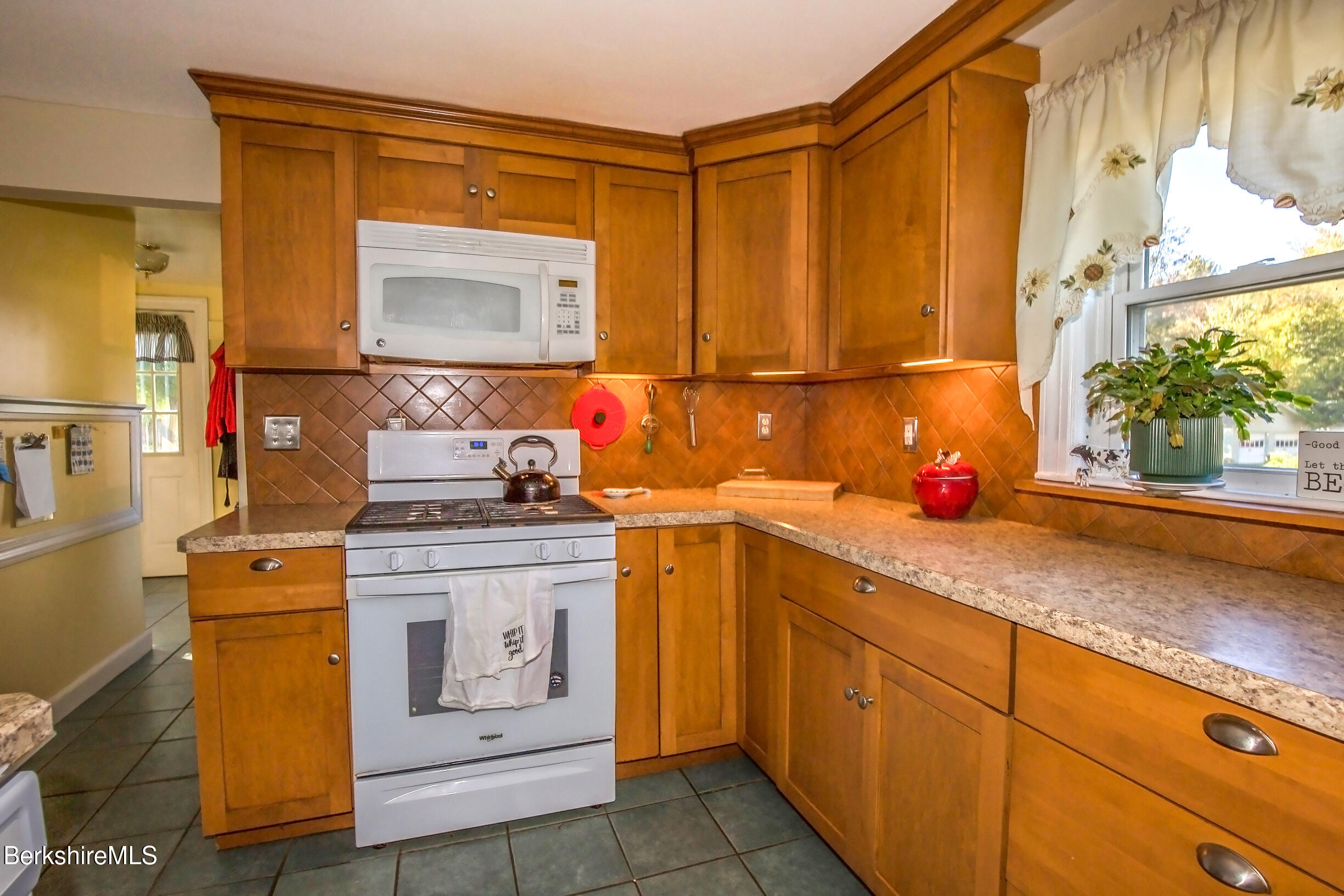 932 Williams Street Pittsfield, MA 01201 - Photo 15 of 41 IMG