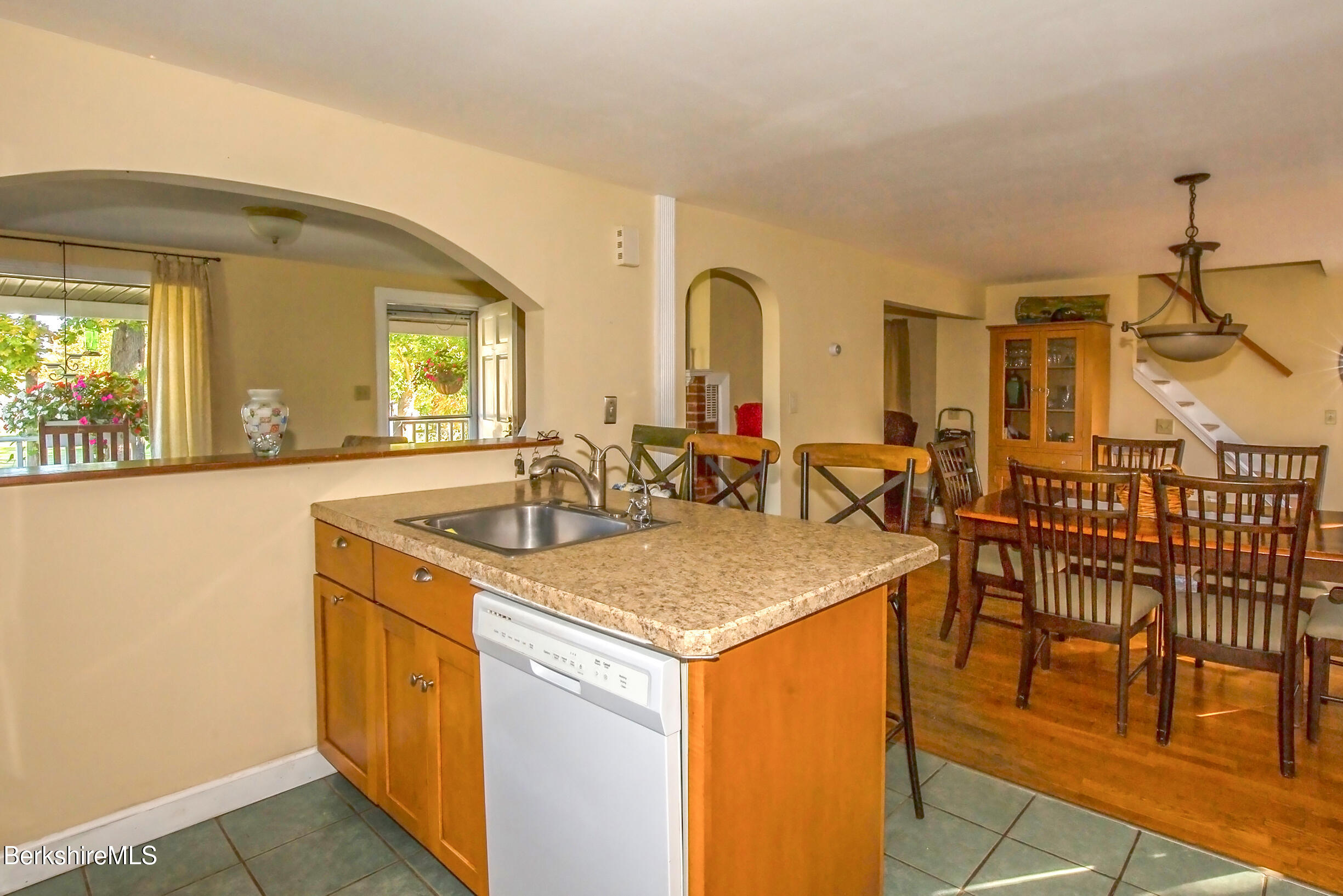 932 Williams Street Pittsfield, MA 01201 - Photo 16 of 41 IMG