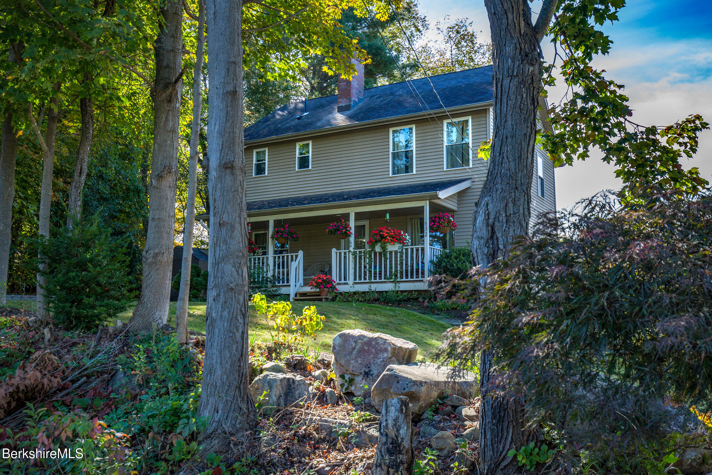 932 Williams Street Pittsfield, MA 01201 - Photo 2 of 41 IMG