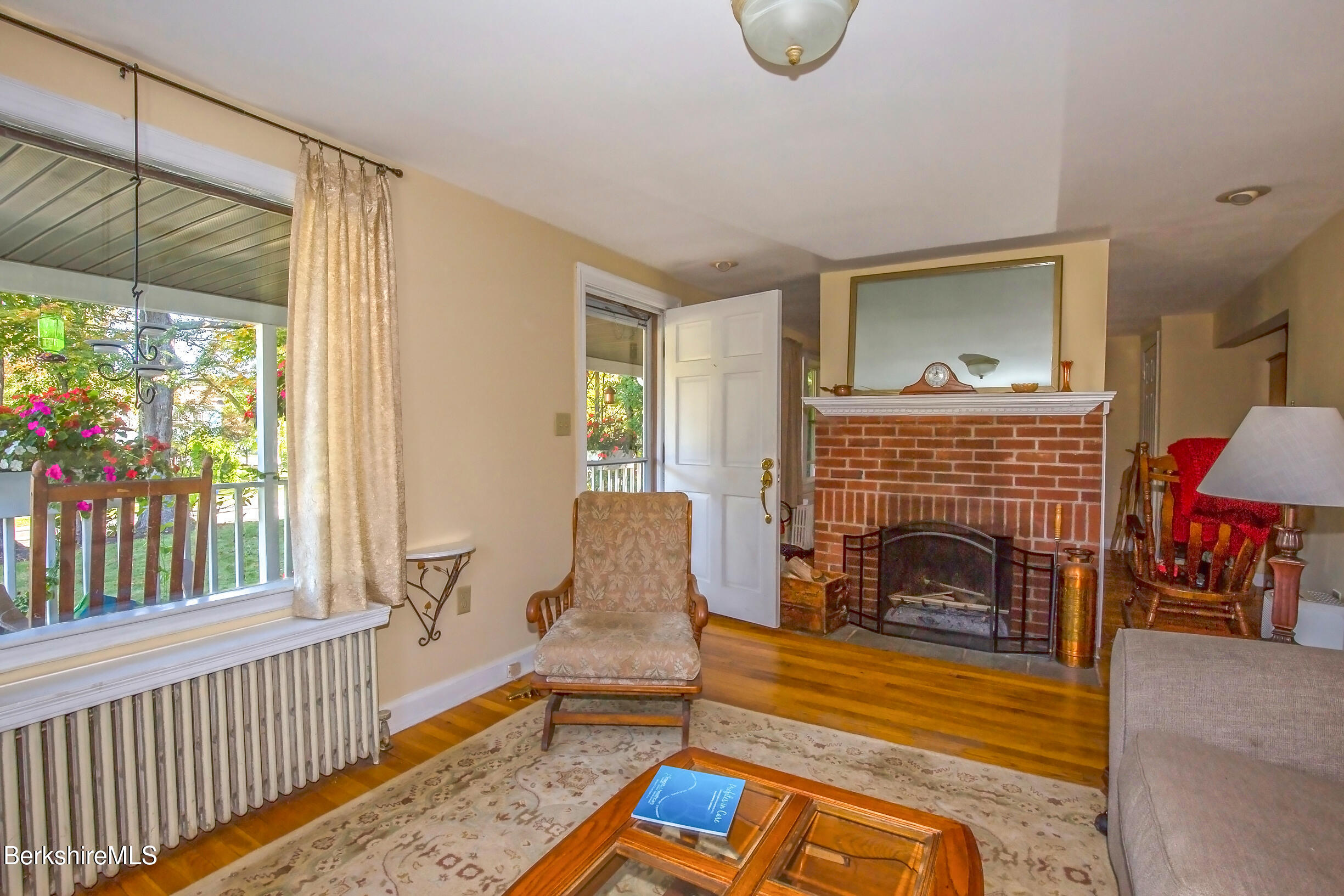 932 Williams Street Pittsfield, MA 01201 - Photo 6 of 41 IMG