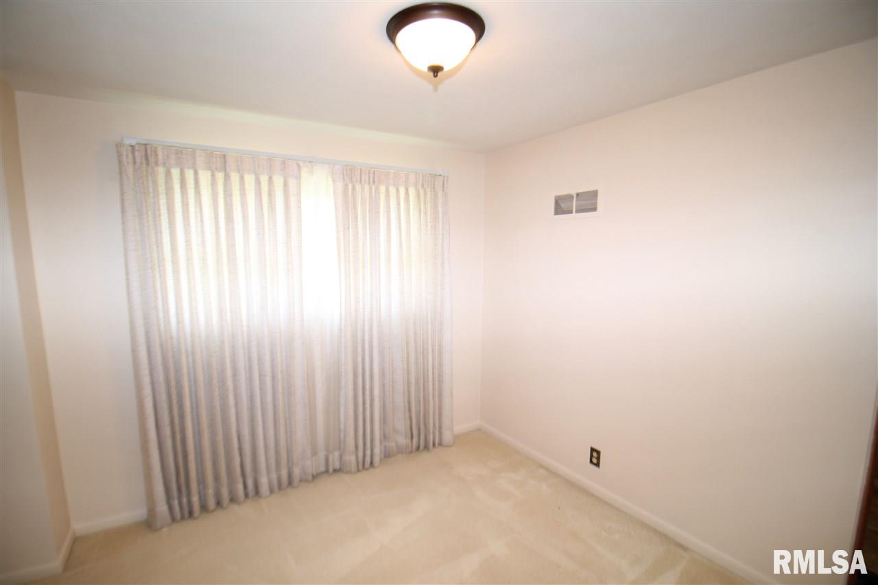 2829 West James Road Peoria, IL 61615 - Photo 10 of 22 Gallery Image 10