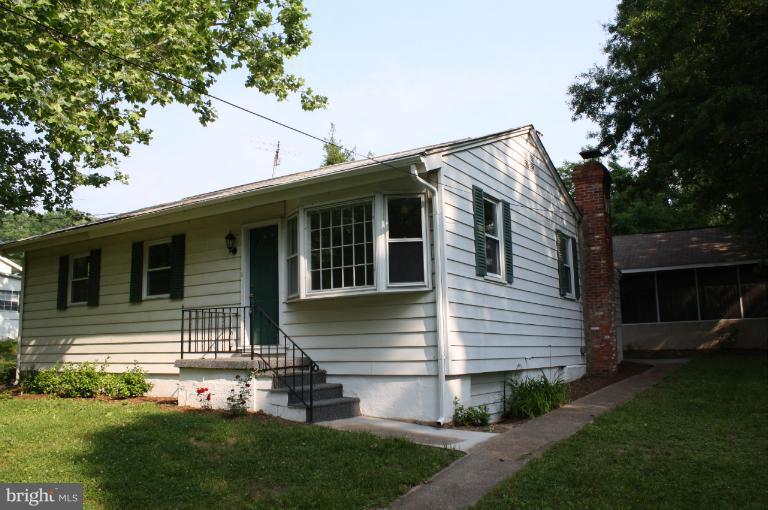 1920 Hilltop Road Pasadena, MD 21122 - Photo 4 of 16 Exterior (Front)
