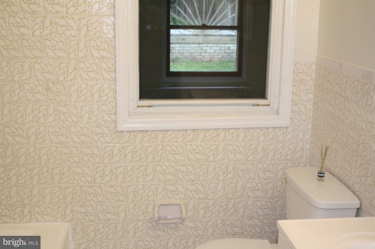 1920 Hilltop Road Pasadena, MD 21122 - Photo 8 of 16 Bath