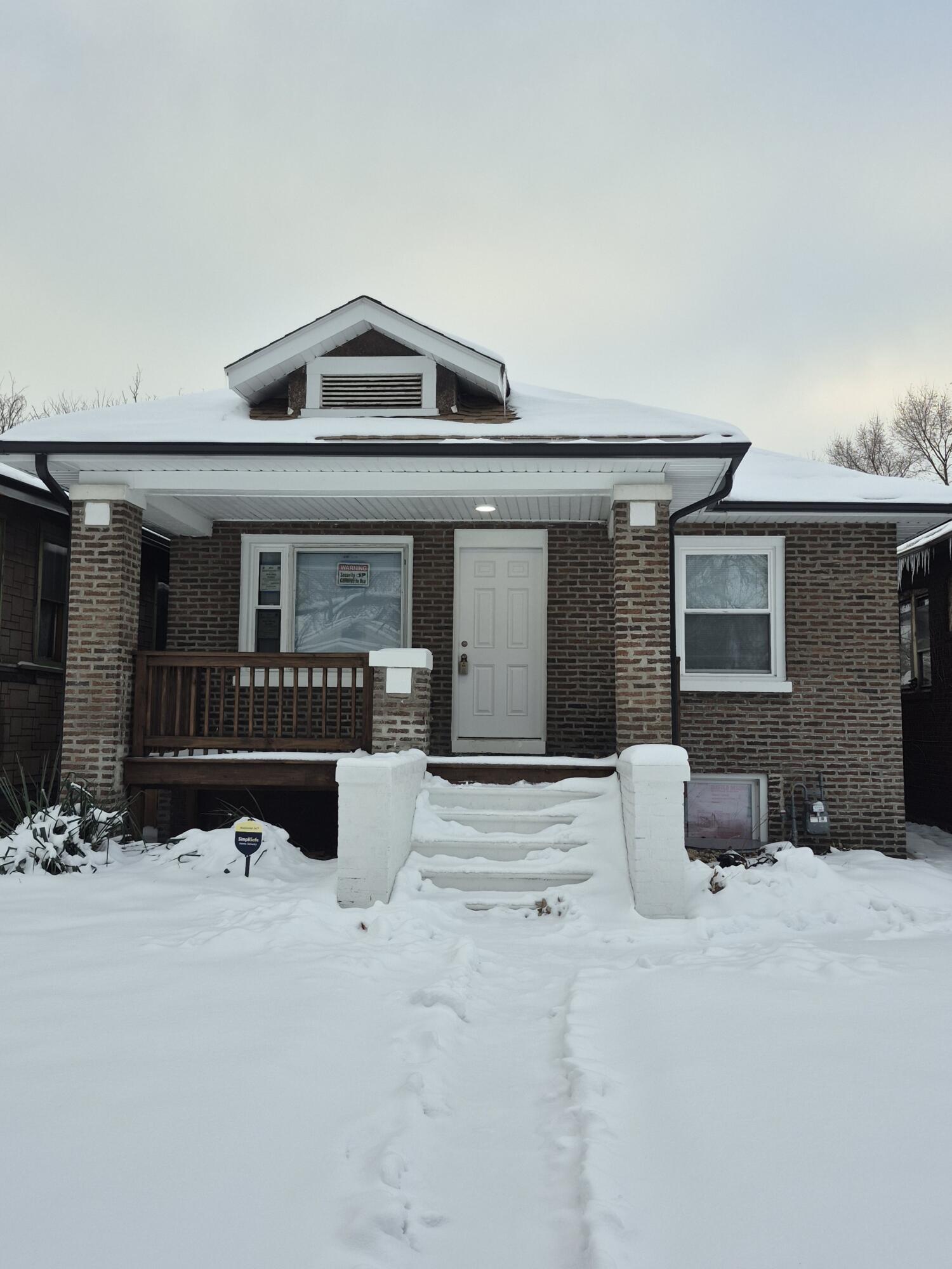 308 Pierce Street Gary, IN 46402 - Photo 2 of 25 a front view of a house with garage