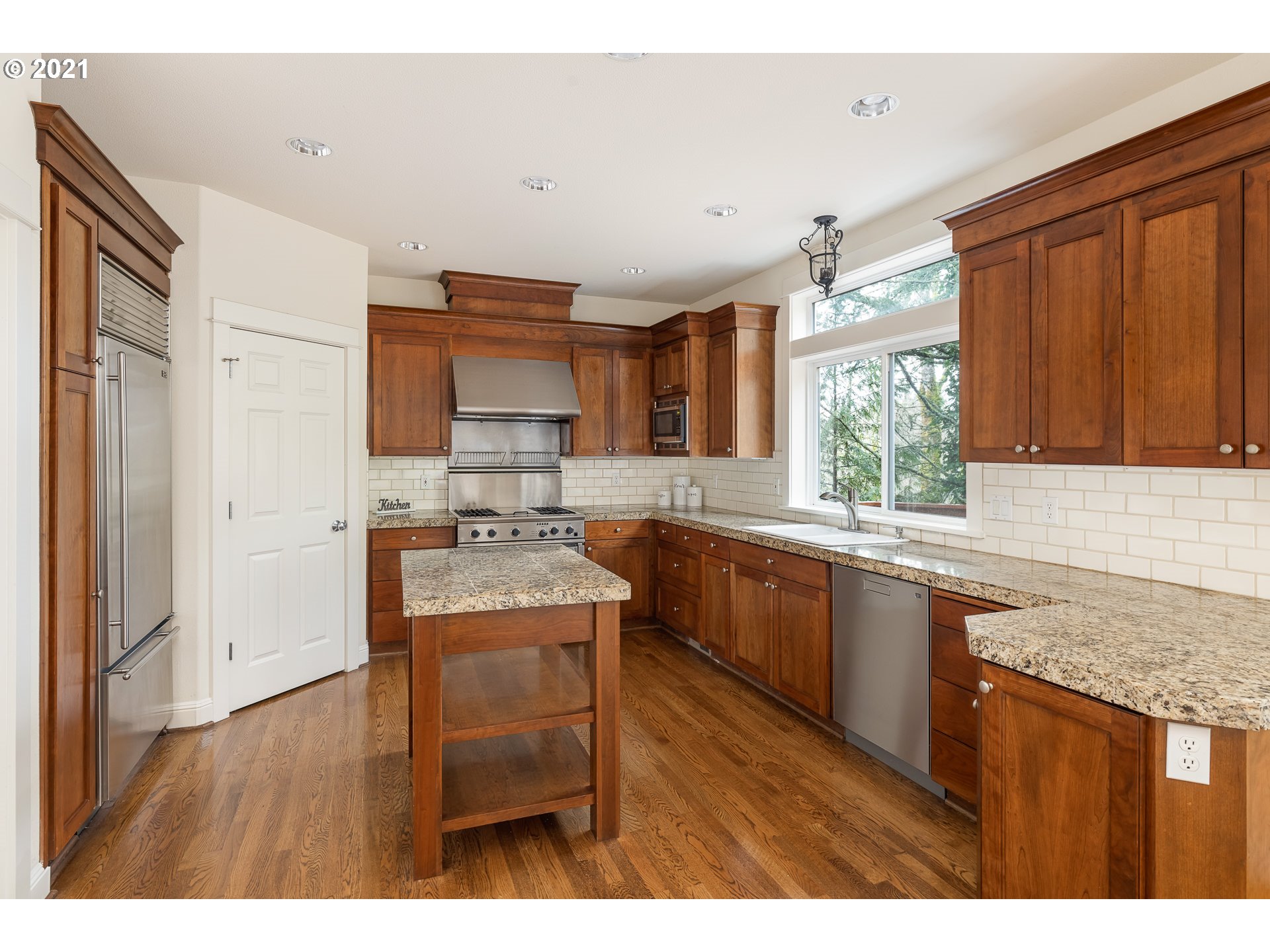 3316 Northwest Spencer Street Portland, OR 97229 - Photo 12 of 31