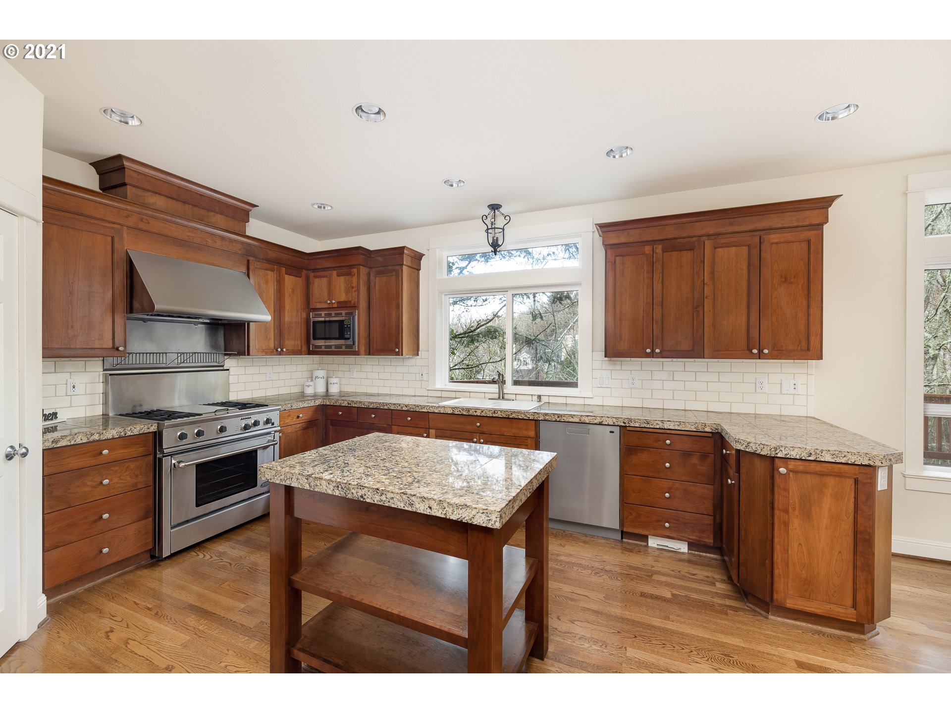 3316 Northwest Spencer Street Portland, OR 97229 - Photo 13 of 31