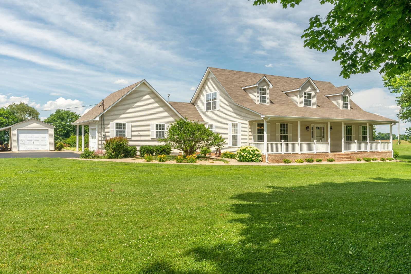 6028 State Line Road Springfield, TN 37172 - Photo 11 of 45 a front view of a house with a garden