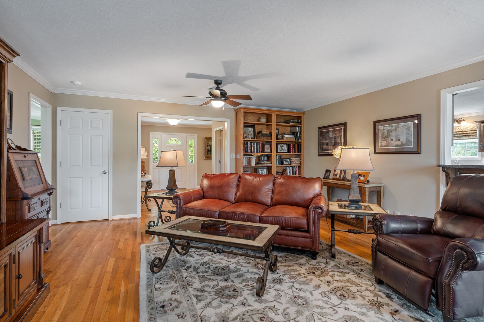 6028 State Line Road Springfield, TN 37172 - Photo 20 of 45 a living room with furniture and a flat screen tv